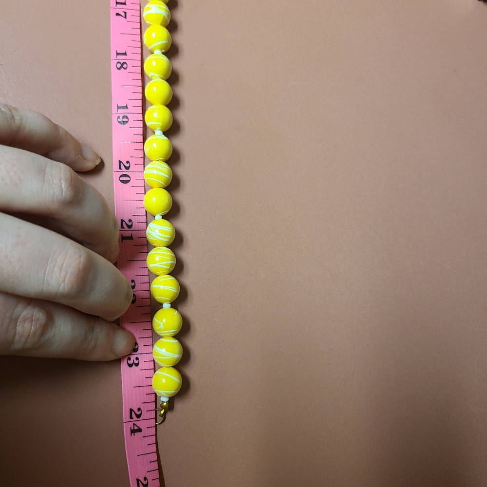 RELISTED Yellow beaded necklace - Picture 4 of 4